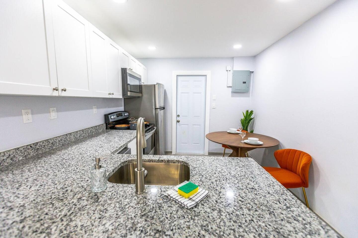 Trendy Home By Jet Skis, Parks & Art Hotspots Sarasota Bagian luar foto